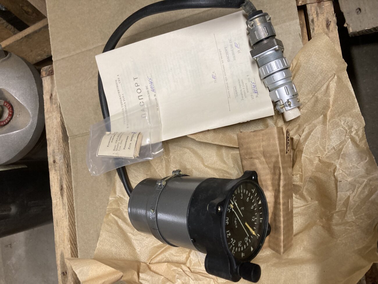 УГР-1 — указатель авиационного радиокомпаса