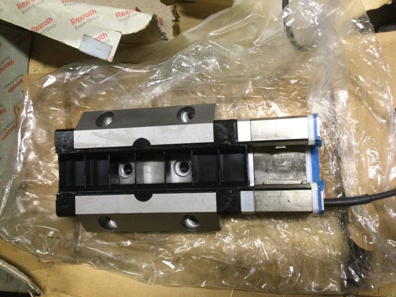 Линейный направляющий Блок Rexroth R165342220