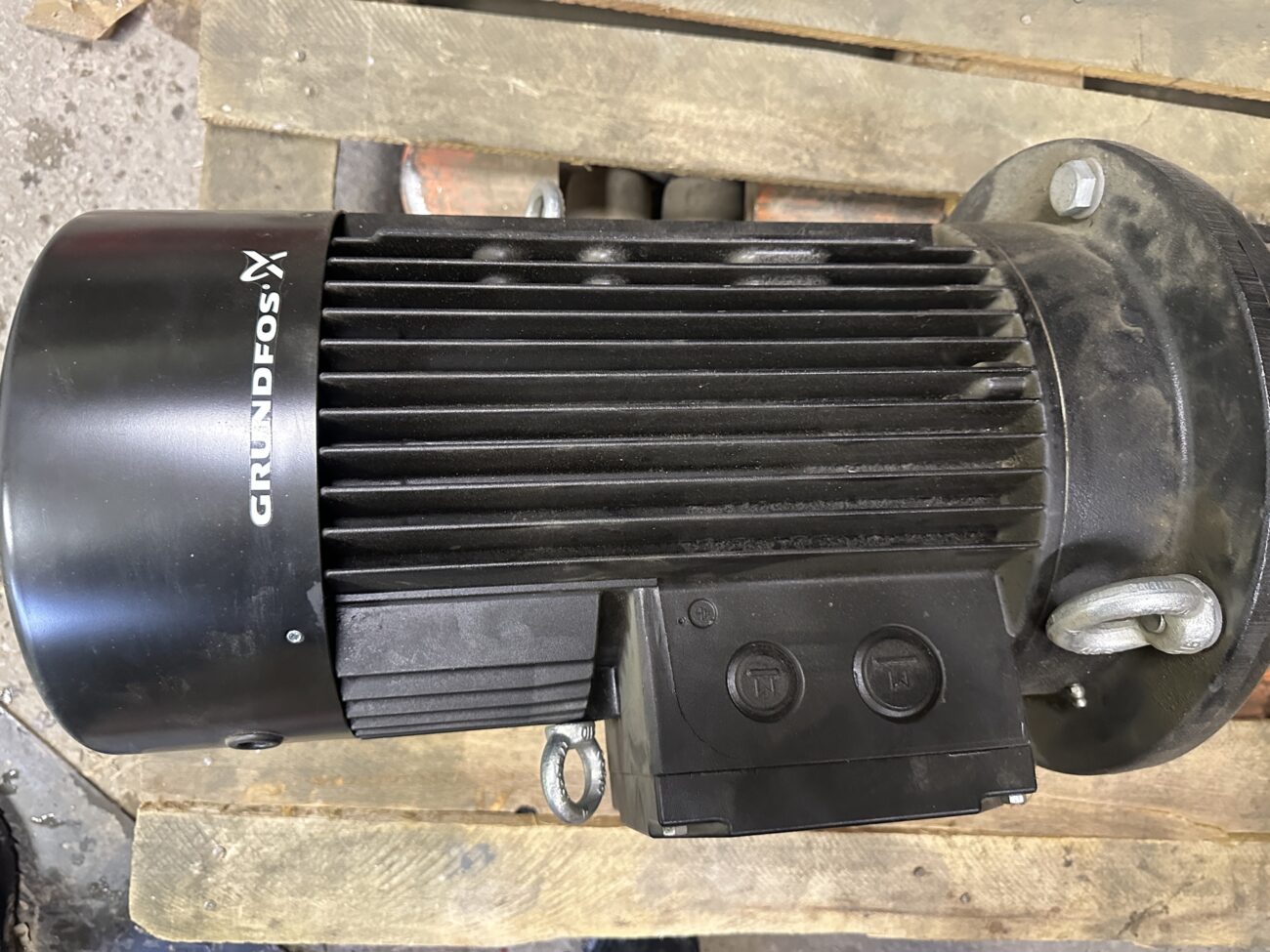 Вертикальный многоступенчатый насос Grundfos CR 64-2 A-F-A-E-HQQE 11kW 3x400V 50Hz